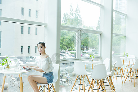 大学生电脑咖啡馆女生用电脑学习背景