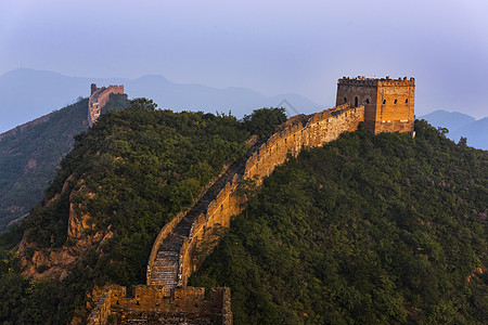 北京古城日照长城背景