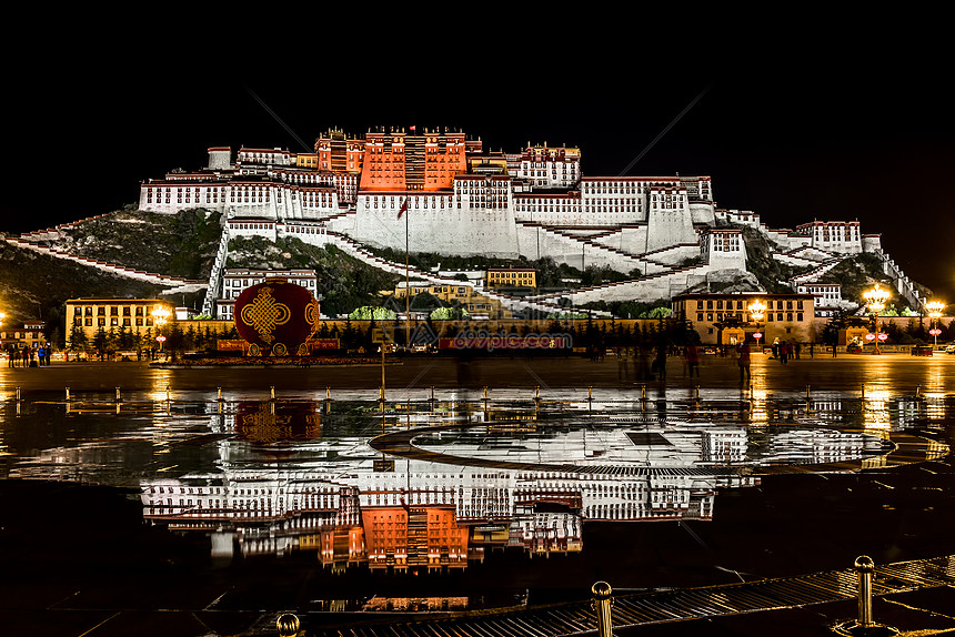 布达拉宫夜景图片