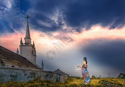 草地灯女人和教堂背景