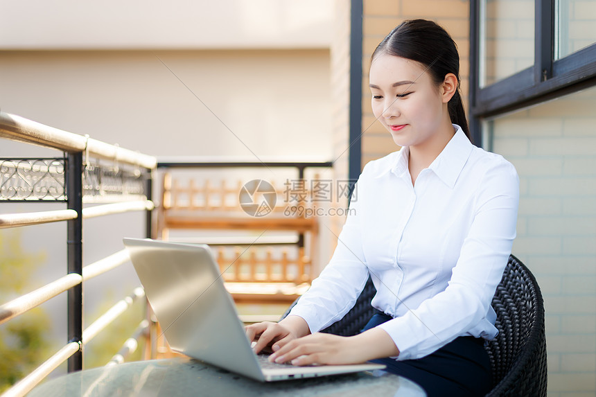 办公室商务女性形象图片