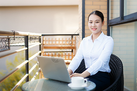 企业服务办公室商务女性形象背景