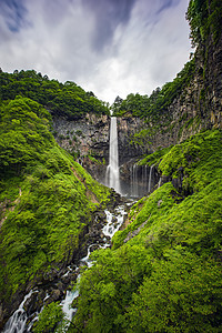 日本环境美丽大自然的瀑布背景