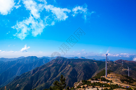 山顶呐喊山峰之巅的风车背景