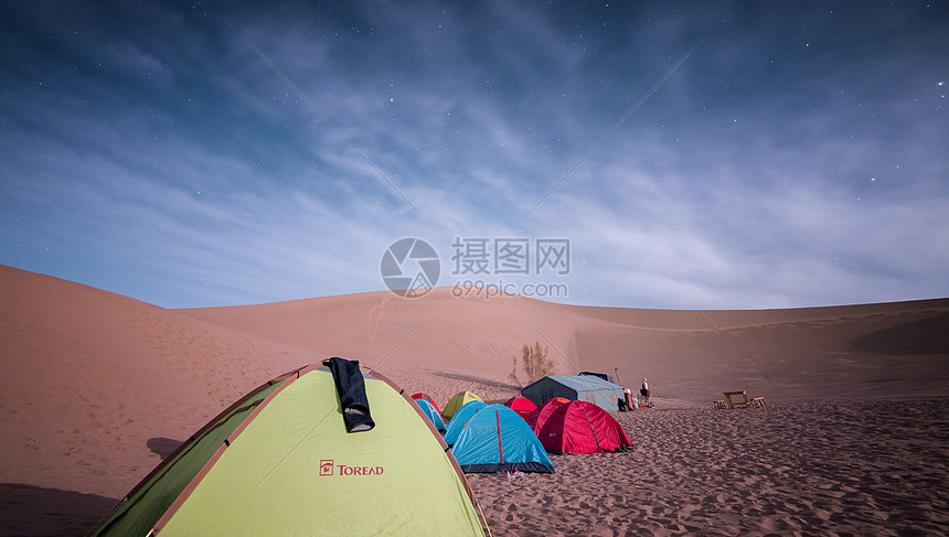 甘肃鸣沙山沙漠户外星空图片