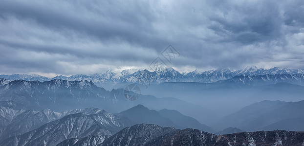 四川牛背山远景高清图片