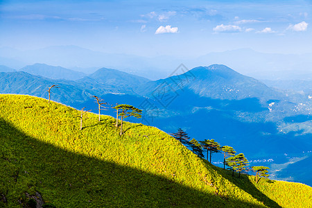 登山远望武功山山脉美景背景