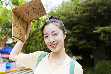 开学校园女生遮阳图片