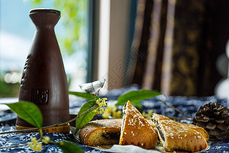 桂花酒瓶云南传统月饼与桂花酒背景