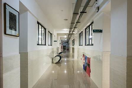 学校教学楼走廊图片