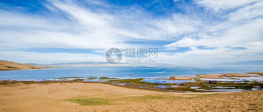 蓝天白云青海湖全景图片