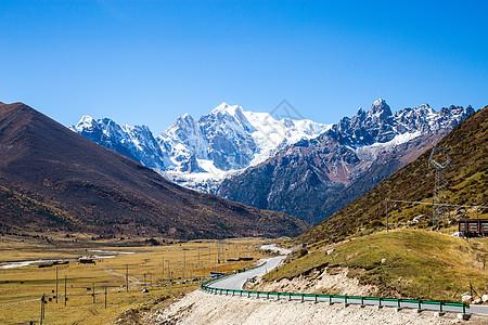 川西公路雪山图片