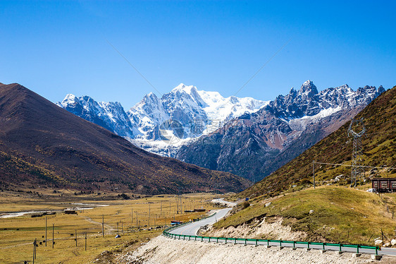 川西公路雪山图片