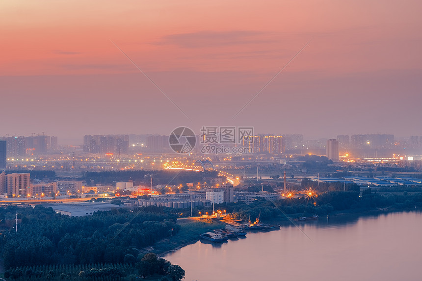 武汉黄昏汉江湾夜景图片