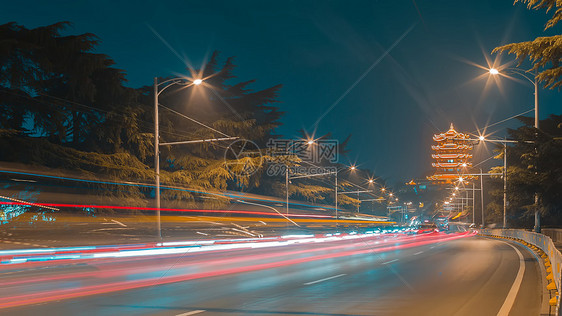 武汉街景车轨夜景图片