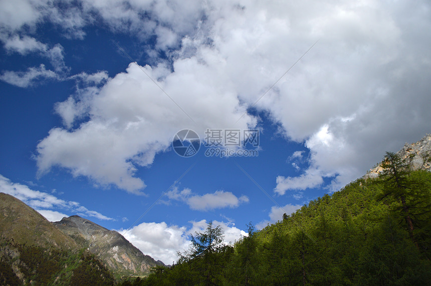 稻城亚丁风景区雪山图片