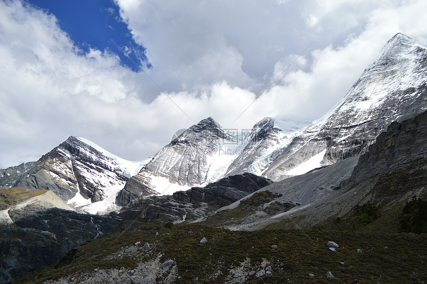 稻城亚丁风景区雪山图片