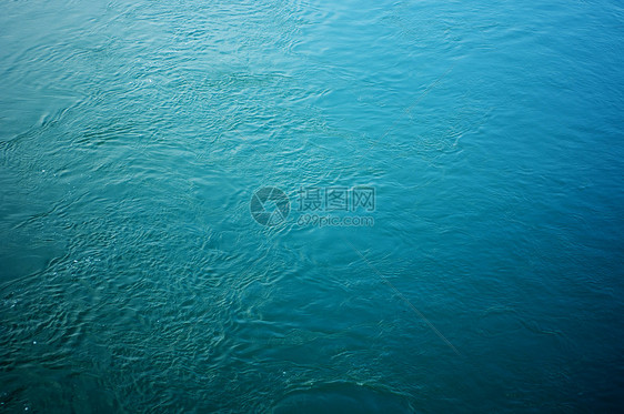 蓝色湖面图片