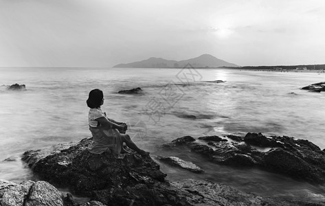 大海落日少女望乡海陵岛背景