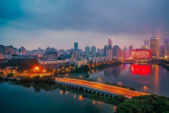 武汉城市夜景楚河汉街汉秀剧场图片
