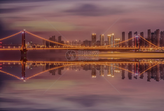 武汉城市风光鹦鹉洲长江大桥夜景倒影图片