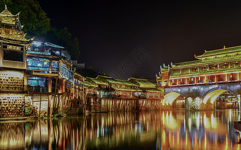 凤凰夜景霓虹灯风雨桥高清图片