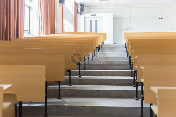 空无一人的大学阶梯教室图片