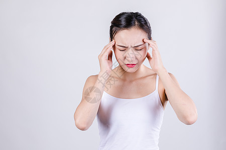 头疼的人居家女人表现头痛情绪背景