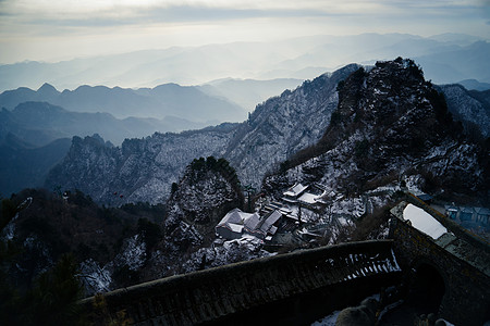 道教圣地武当山清晨雪景风光图片
