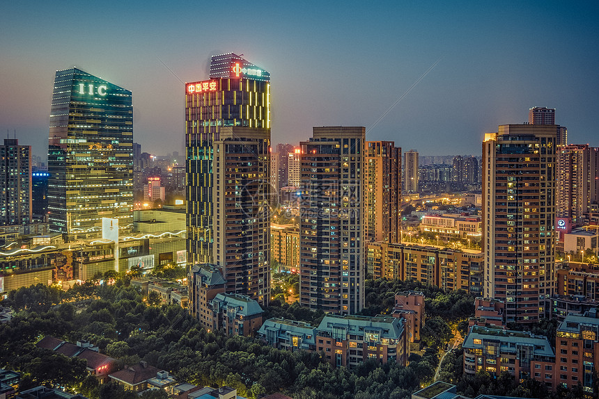 武汉城市夜景武汉天地图片