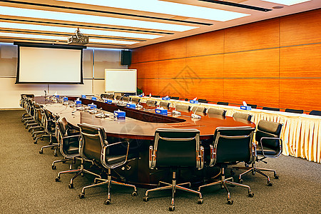 公司宽敞明亮的会议室高清图片