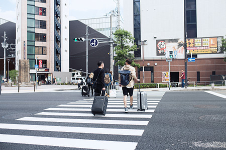 日本城市旅途行人背景