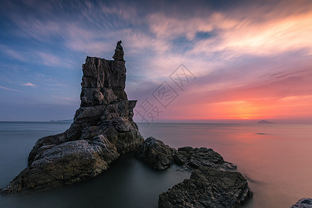 火烧云海景落日背景