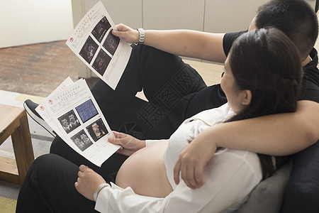 婴儿海报孕妇看宝宝的B超照背景