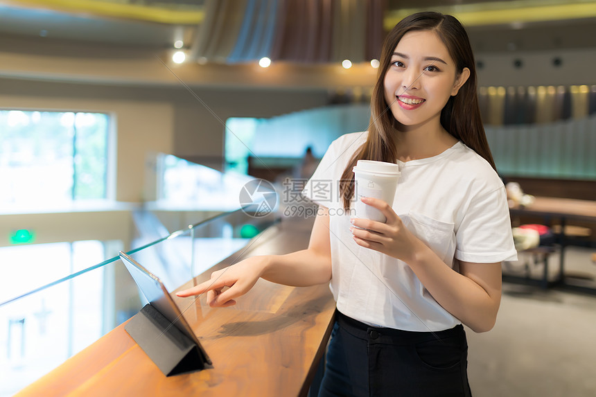 咖啡馆女孩网络购物图片