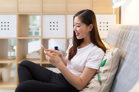 家居女孩网络购物图片