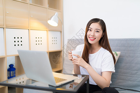 网络购物女孩家居女孩网络购物背景