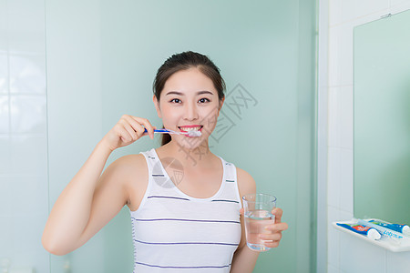 洗脸刷牙居家生活女孩洗漱背景