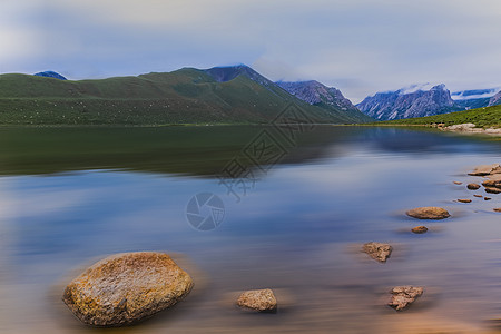 青海年宝玉则圣湖慢门背景图片