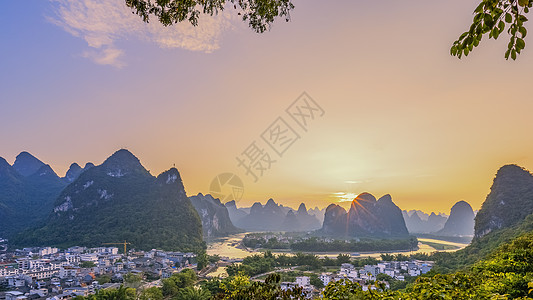 桂林山水桂林阳朔小河背日落美景背景