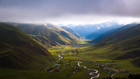 国际风色达山谷背景