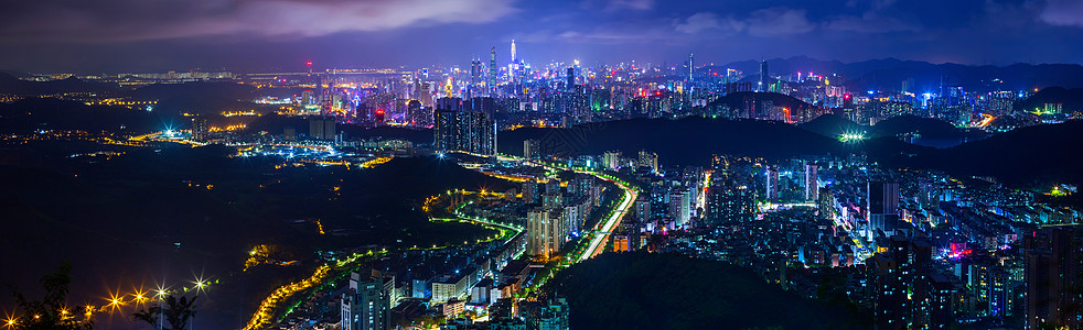 夜晚公路从郊区到市中心城市夜景背景