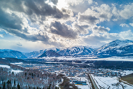 航拍山航拍新疆喀纳斯景区禾木村背景