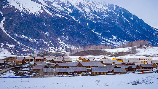 山上小镇新疆喀纳斯景区禾木村背景