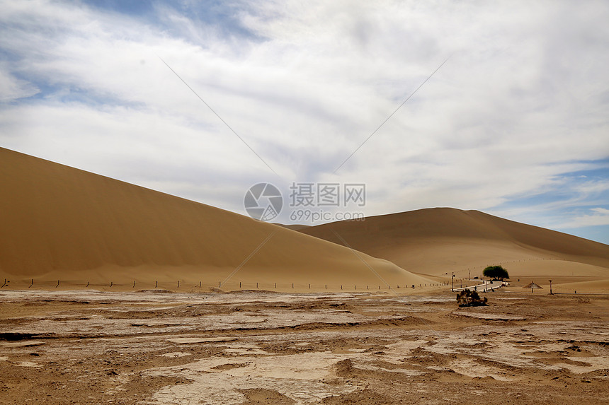 甘肃敦煌鸣沙山沙丘唯美风景照图片