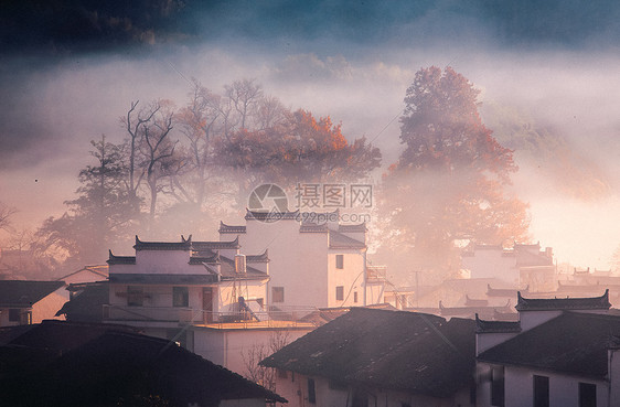 婺源石城秋色山村晨雾景观图片