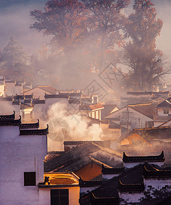 传统民居秋天晨雾中的山村 婺源石城晨雾景观背景