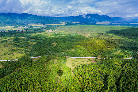 航拍山绿洲航拍背景