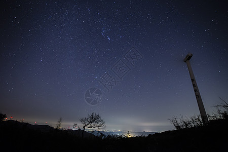 天空黑夜山顶上的星空背景