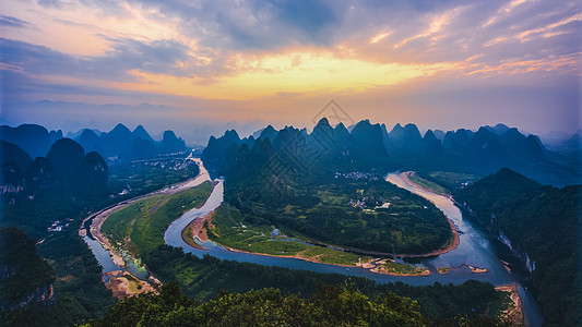 蜿蜒河流广西阳朔大面山日出全景背景